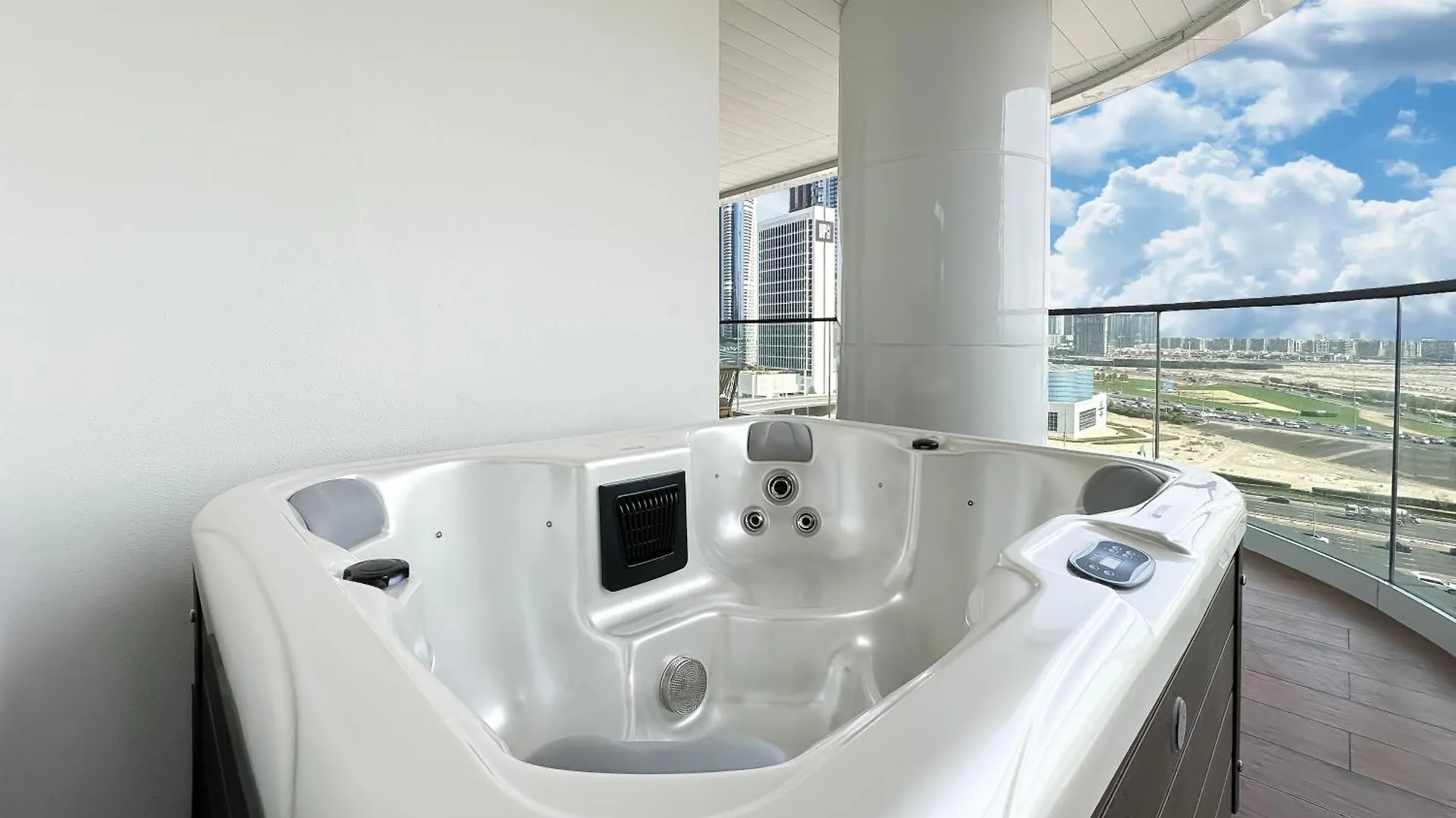 Апартаменты Trophy-Lux 1Br Jacuzzi Suite Busbay W Big Balcony Дубай ОАЭ